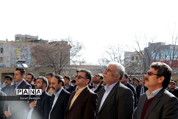 غرس نهال  توسط مدیر کل آموزش و پرورش خراسان رضوی