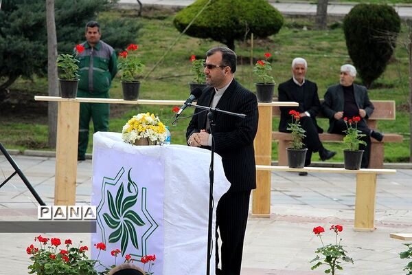 آیین درختکاری با حضور اعضای تشکیلات سازمان دانش‌آموزی در شهرستان ساری