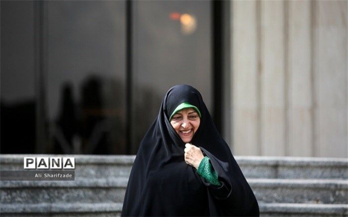 ابتکار: 30 درصد از پست‌های مدیریتی باید تا پایان دولت دوازدهم در اختیار بانوان قرار گیرد