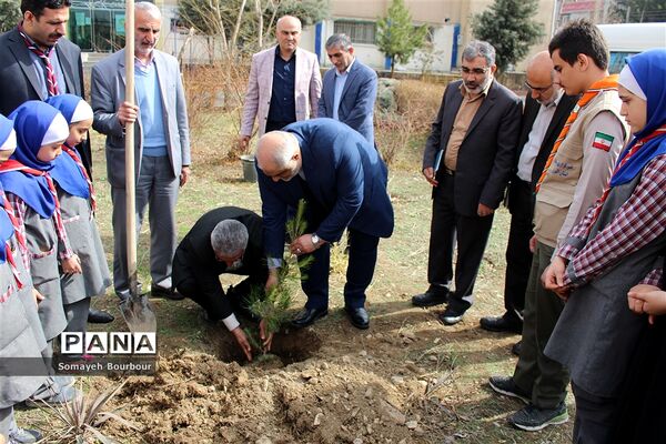 مراسم نمادین درختکاری در حاشیه برگزاری مراسم متمرکز استانی جشن نیکوکاری در البرز
