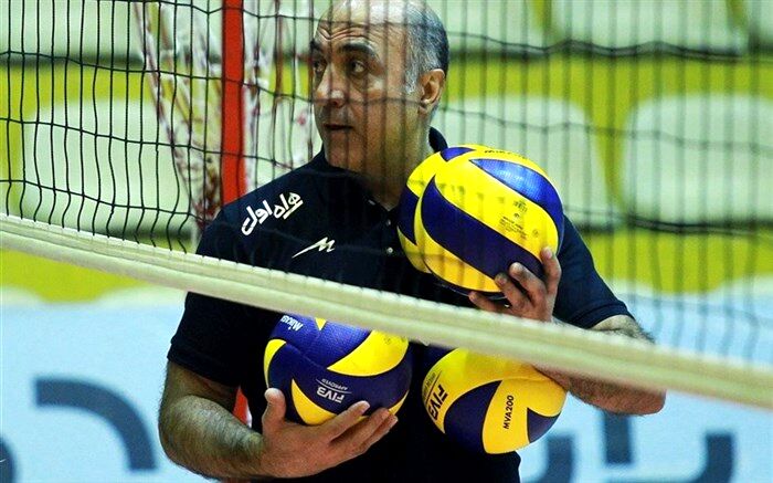 محمد وکیلی سرمربی تیم ملی والیبال نوجوانان ایران ماند