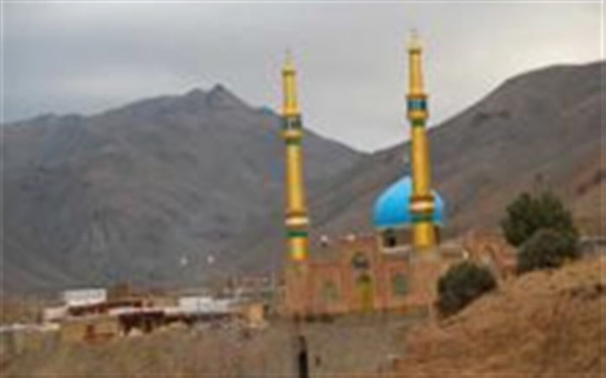 بارگاه امام زاده سلطان کریم شاه شهرستان سرایان مکانی معنوی برای زیارت مسافرین نوروزی