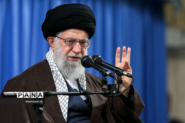دیدار مداحان اهل‌بیت علیهم‌السلام با مقام معظم رهبری