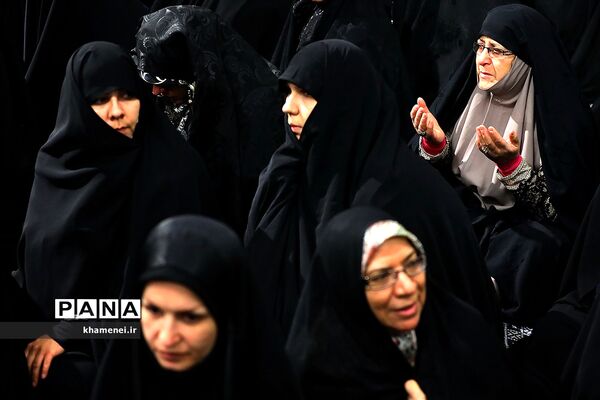 دیدار مداحان اهل‌بیت علیهم‌السلام با مقام معظم رهبری