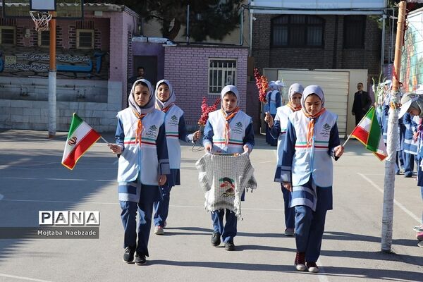 مراسم سپاس مربی در دبیرستان پیرایش نیشابور