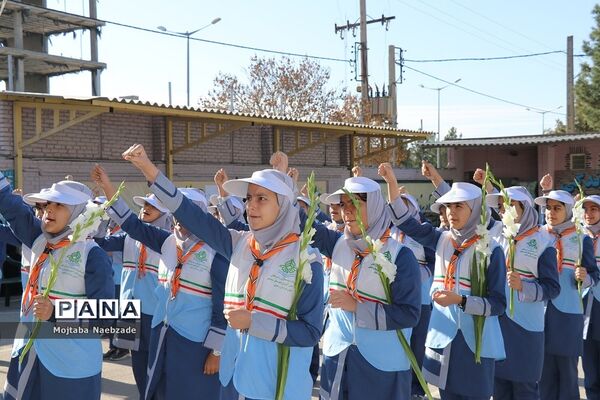 مراسم سپاس مربی در دبیرستان پیرایش نیشابور