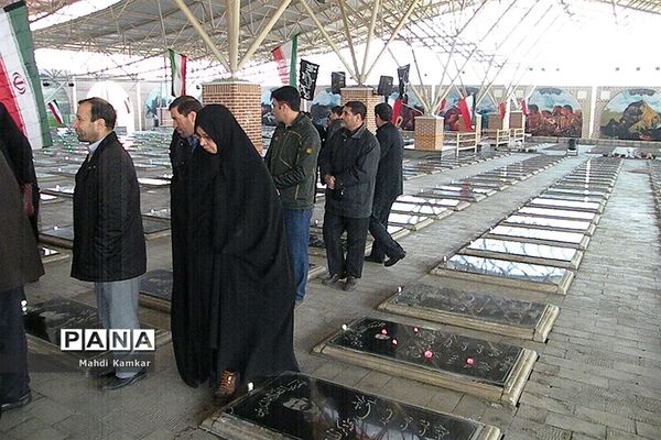 همایش پیاده روی میثاق با شهیدان به مناسبت هفته امور تربیتی در تبریز