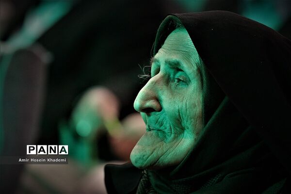 تجلیل از مادران وهمسران شهدا