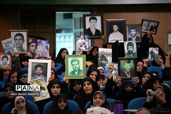 تجلیل از مادران وهمسران شهدا