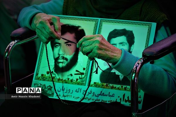 تجلیل از مادران وهمسران شهدا