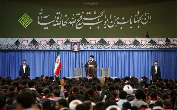 رهبر انقلاب با کاروان‌های راهیان نور دیدار کردند