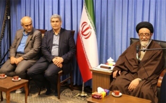 رسالت دستگاه تعلیم و تربیت، پرورش دانش آموزان سالم وآگاهسازی آنها از توطئه های دشمنان است