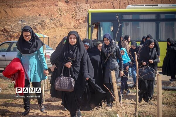مراسم درختکاری شهرداران مدارس تبریز در تفرجگاه عون بن علی