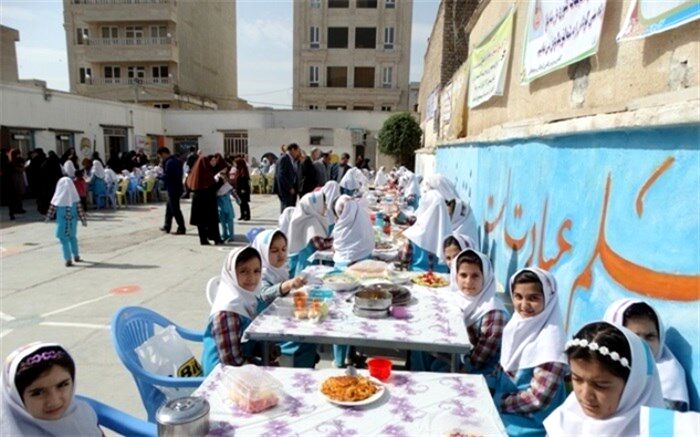 جشنواره غذای سالم در دبستان ابتدایی شهید منصوری شهرستان خرم آباد برگزار شد