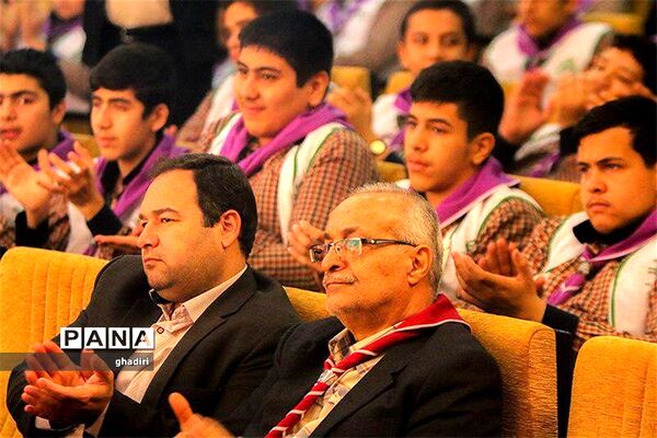 جشن تولد زمین در دبیرستان شهید شهریاری منطقه 19