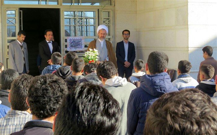 هر روز ما باید با یاد شهدا و با نگاه به شهدا همراه باشد