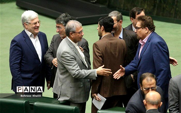 حاشیه‌های روز پرکار ربیعی در مجلس؛ وزیر کار مستأجر باجناق شهردار تهران است