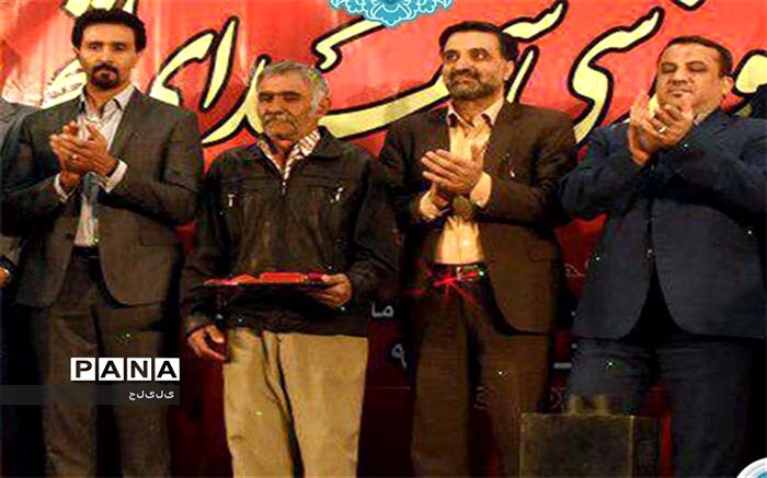 از محمدعلی فرهنگ ،پاکبان پاکدست کاشانی تقدیر شد + تصویر