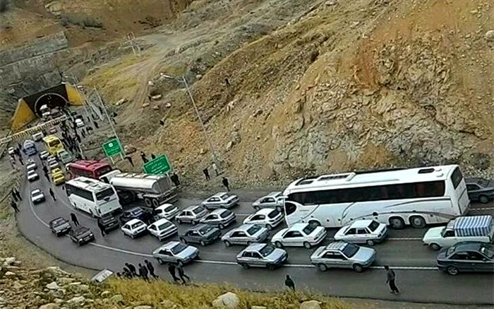 ترافیک پرحجم در اکثر محورهای مواصلاتی کشور