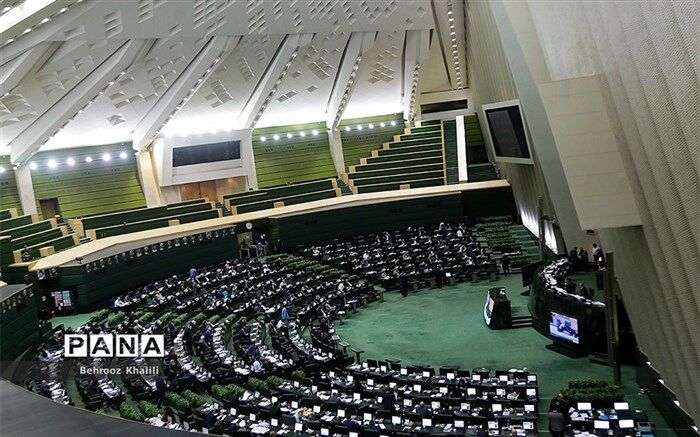 پنج جنجال پارلمان در سال 96؛ از شیفتگان سلفی با «موگرینی» تا قطع دست «داعش» در بهارستان