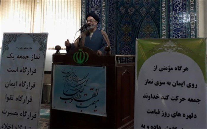 انسان مومن نفس خود را به زحمت می اندازد تا دیگران در راحتی باشند