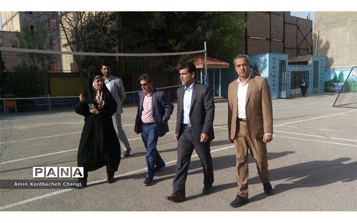 مدیر آموزش و پرورش پاکدشت از اردوی مطالعاتی دانش آموزان بازدید کرد