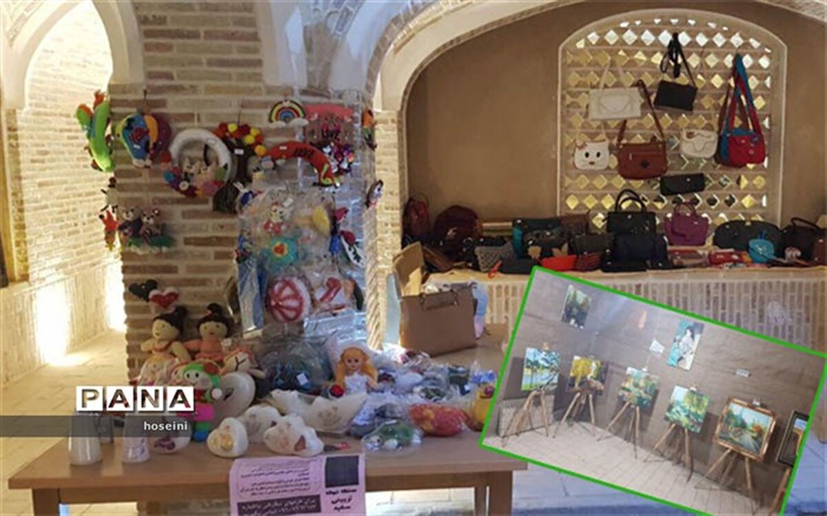 نمایشگاه آثار هنرمندان در حوضخانه مسجد جامع نوش آباد