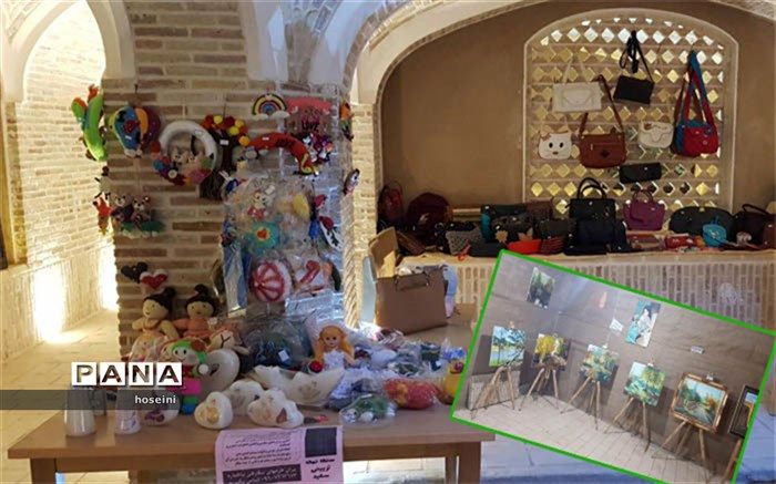 نمایشگاه آثار هنرمندان در حوضخانه مسجد جامع نوش آباد