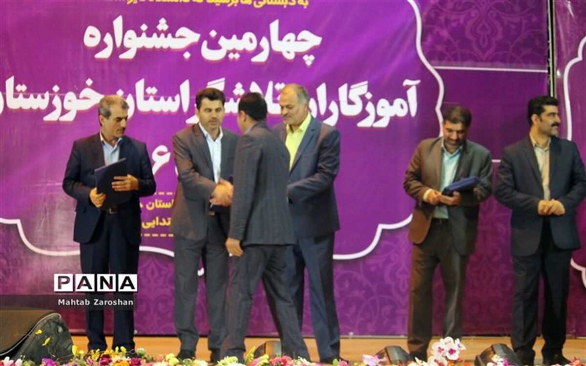 رسالت واقعی ما ایجاد دغدغه های فکری و فرهنگی در دانش آموزان  جهت ساختن جامعه است