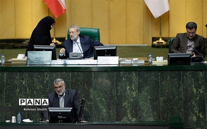 مخالفان استیضاح حجتی: آقایان نماینده، وزیرجهاد وزارتخانه‌ای ورشکسته را نجات داد