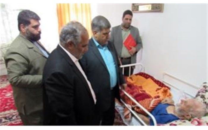 خدمت به خانواده شهدا و ترویج فرهنگ ایثار و شهادت وظیفه مسئولان است