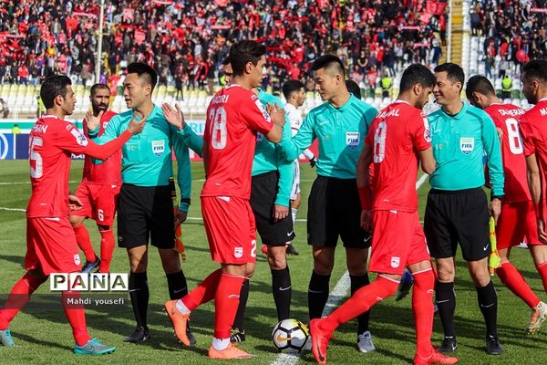دیدار تیم‌های فوتبال تراکتورسازی ایران و الجزیره امارات