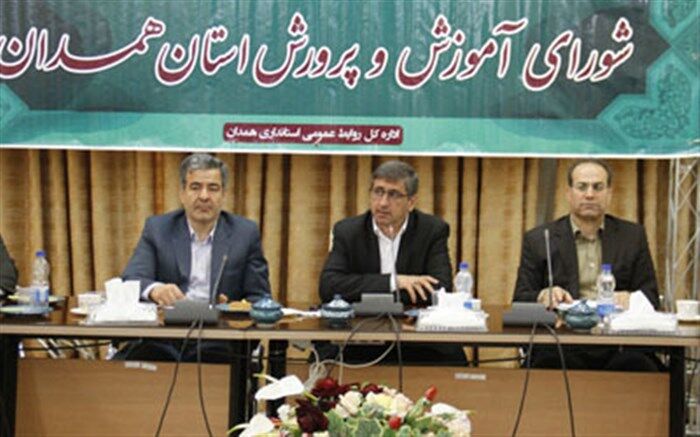 معاون سیاسی و امنیتی استاندار همدان: فرهنگیان نقش مهمی در غنی‌سازی برنامه‌های همدان 2018 دارند