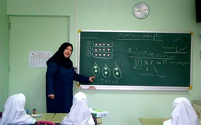 مشاور وزیر آموزش و پرورش: میانگین حقوق معلمان، 2 میلیون و 600 هزار تومان است