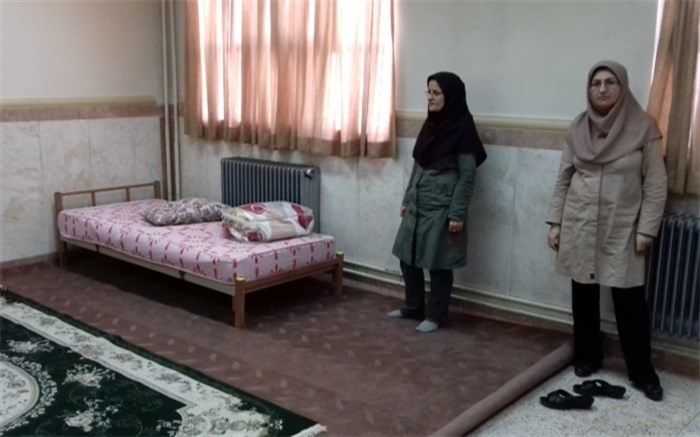 آماده سازی دبیرستان دخترانه هفده شهریور فیروکوه جهت اسکان مسافران نوروزی