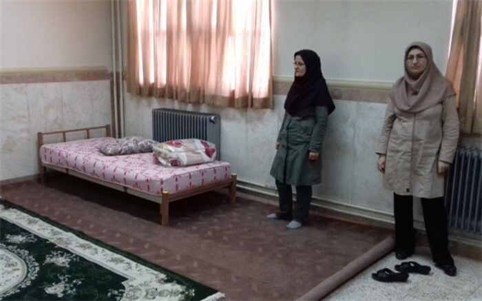 آماده سازی دبیرستان دخترانه هفده شهریور فیروکوه جهت اسکان مسافران نوروزی