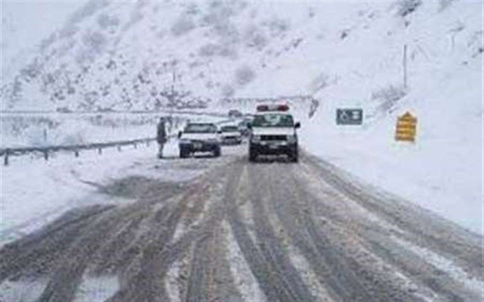بارش برف محورهای شمالی استان تهران را سفید پوش کرد