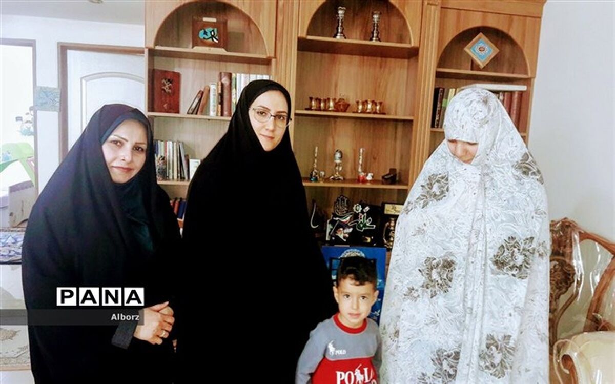 دیدار مدیرکل بانوان استانداری با همسر شهید مدافع حرم