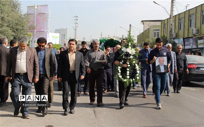 پیکر پدر دانش‌آموز شهید سعید ادیبی با حضور مدیرکل آموزش و پرورش مازندران تشییع شد
