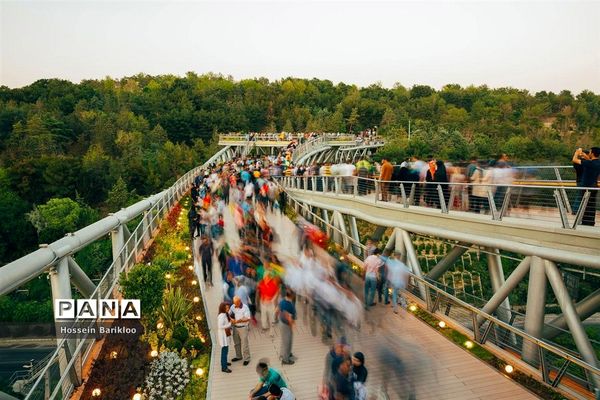 پل طبیعت تهران در نوروز