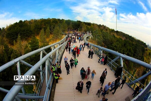 پل طبیعت تهران در نوروز