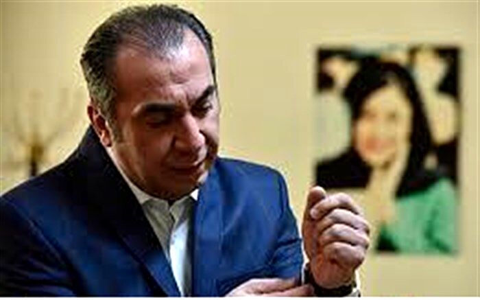 شبکه نمایش ساعت پنج عصر و من سالوادر نیستم را پخش می کند