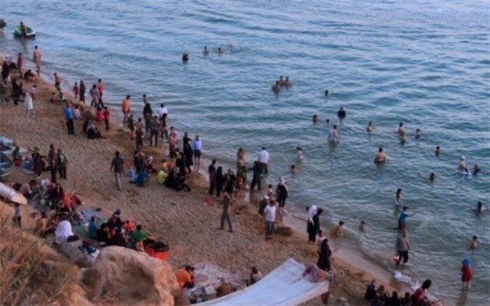 بوشهری ها سیزده بدر کنار ساحل می روند