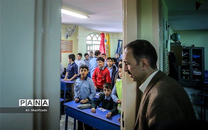 مدیرکل آموزش و پرورش شهر تهران اعلام کرد: جبران ساعت درسی و تعطیلات ناشی از برودت و آلودگی هوای تهران