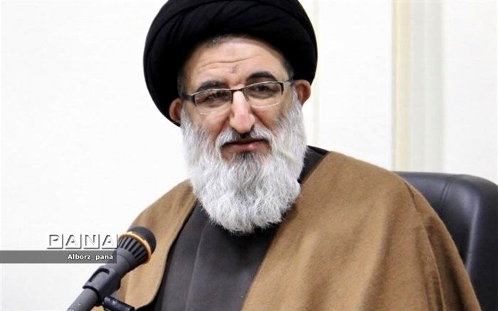 شعرا نقش عمده ای در زمینه فرهنگ سازی ایفا می کنند