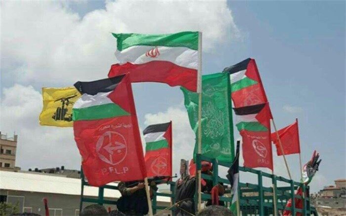 پاسخ سوری ها به تجاوز آمریکا؛ پرچم ایران و کشورهای محور مقاومت در دمشق برافراشته شد