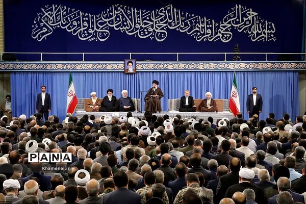 دیدار مسئولان نظام و سفرای کشورهای اسلامی با مقام معظم رهبری