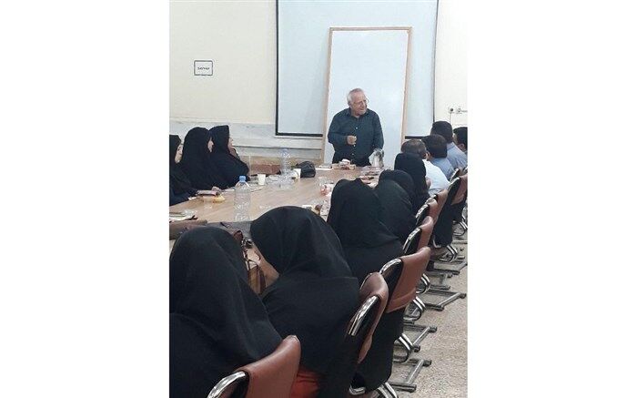 حضور پروفسور کرم زاده چهره ماندگار ریاضی در جمع دبیران ریاضی ناحیه 3 اهواز