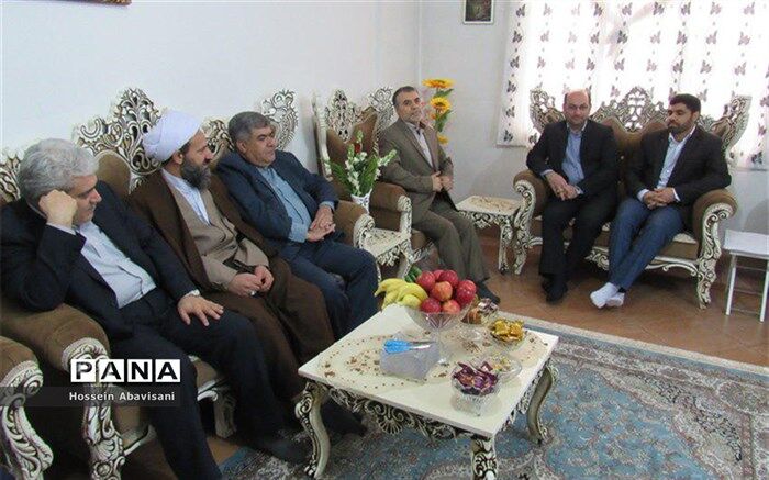 مسئولان دیدار با خانواده شهدا را مغتنم بشمارند