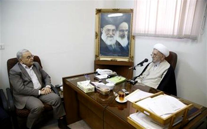 آیت الله امینی: نگاه مسئولان کشور به استان قم متناسب با جایگاه آن باشد